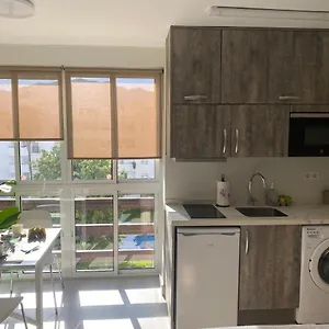 https://apartamentos-naciones-playa.1costadelsol.com